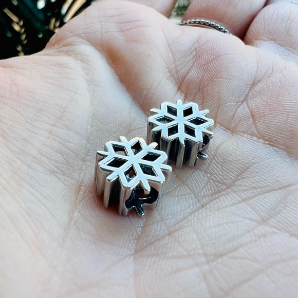 Polished Snowflake Charm - ONE (1) - Picture 5 of 13